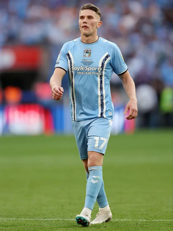 Viktor Gyokeres - Từ cậu bé đến tàu tốc hành Thuỵ Điển Tàu Gyokeres chính thức cập bến ngôi đền huyền thoại của Ronaldo